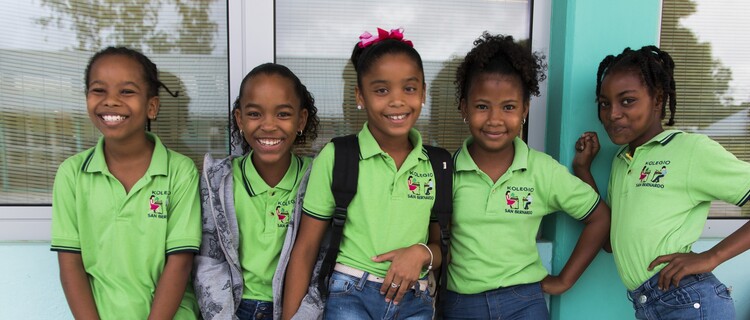 Meisjes op basisschool in Bonaire
